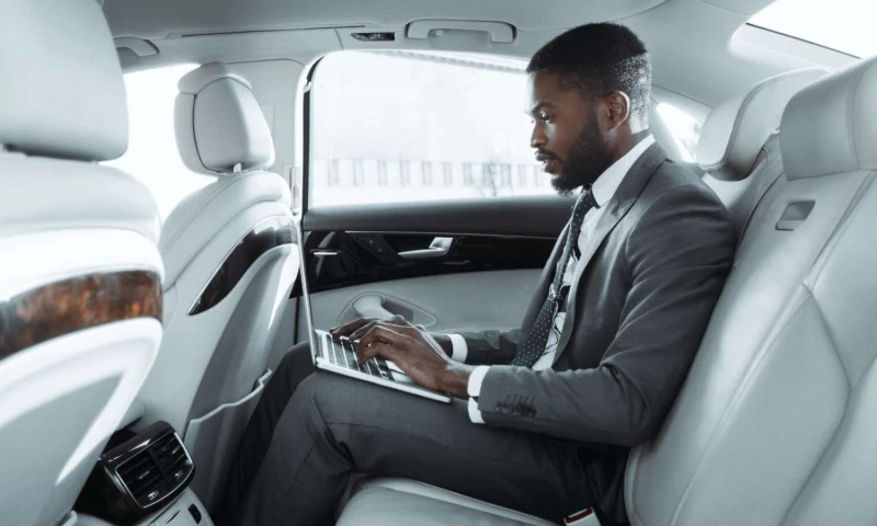 Black Tie Chauffeur - Photo - 2