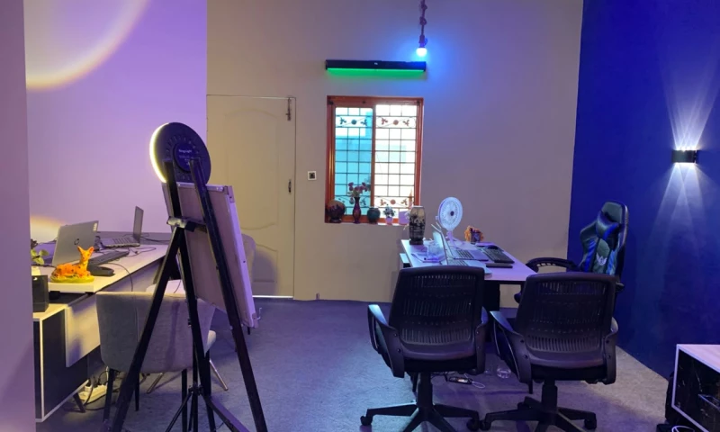 Famous Developer - Photo - 2