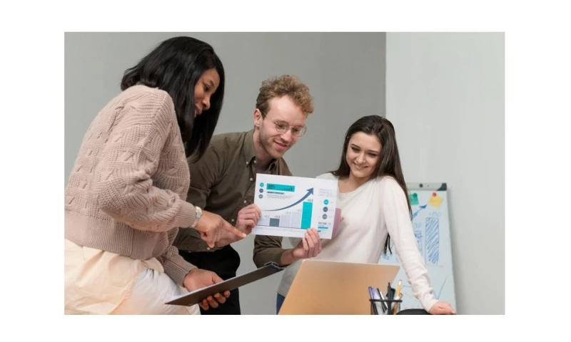 Amazon Consultant AE - Photo - 2