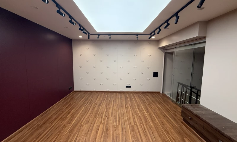 BURGUNDY STUDIO LLP - Photo - 2