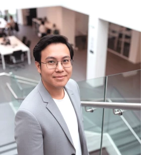 AI Frontend & Mobile Solutions Architect