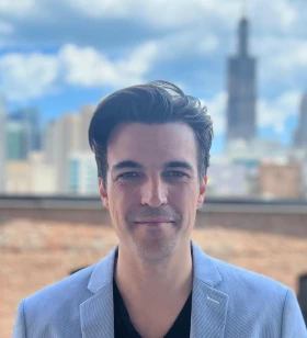 Tech & Growth Analyst