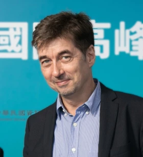 Founder & Director Look Right