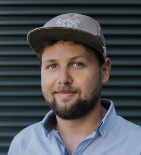 LEAD GRAPHIC / UX DESIGNER