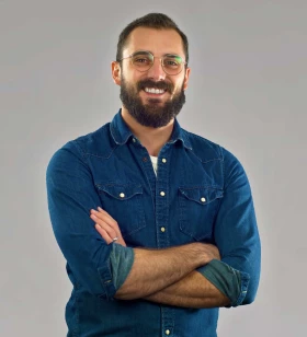 Videographer & Graphic Designer ; Video Dept.