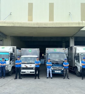 warehouse & shipping team