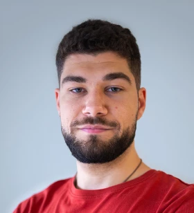 Senior Front-End Developer & Tech Lead (React, Next.js)