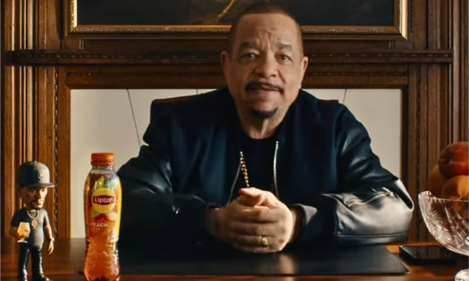 Ice-T on a desk with Lipton Peach Iced Tea