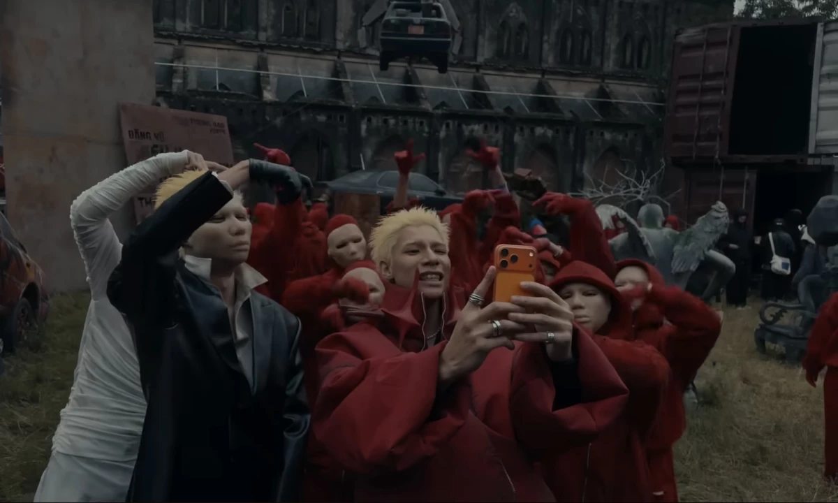 Apple's 'Shot on iPhone' Releases 360-Degree MCK Album Trailer