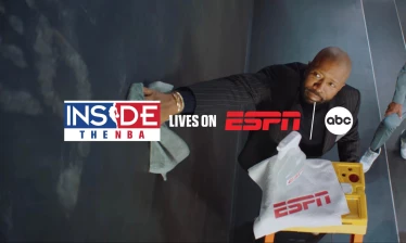 Ernie Johnson, Charles Barkley, Kenny Smith, and Shaquille O’Neal on a set