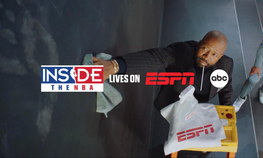 Ernie Johnson, Charles Barkley, Kenny Smith, and Shaquille O’Neal on a set