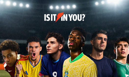 Christian Pulisic, Vinícius Júnior, and Julián Álvarez in the Gatorade banner