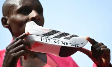 London Marathon 2026 winner Sabastian Sawe pictured holding the Adidas Adizero Adios Pro Evo 3