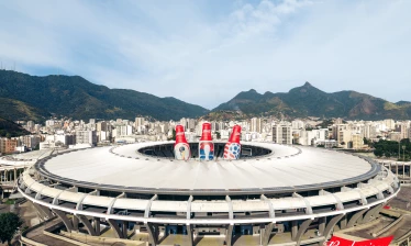 Budweiser bottle-shaped hot air balloons transform Maracanã Stadium in Rio de Janeiro into a giant beer bucket for its FIFA World Cup campaign.