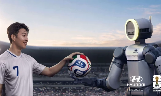 Son Heung-min stands opposite Boston Dynamics’ Atlas robot in Hyundai’s “Next Starts Now” FIFA World Cup 2026 campaign film.