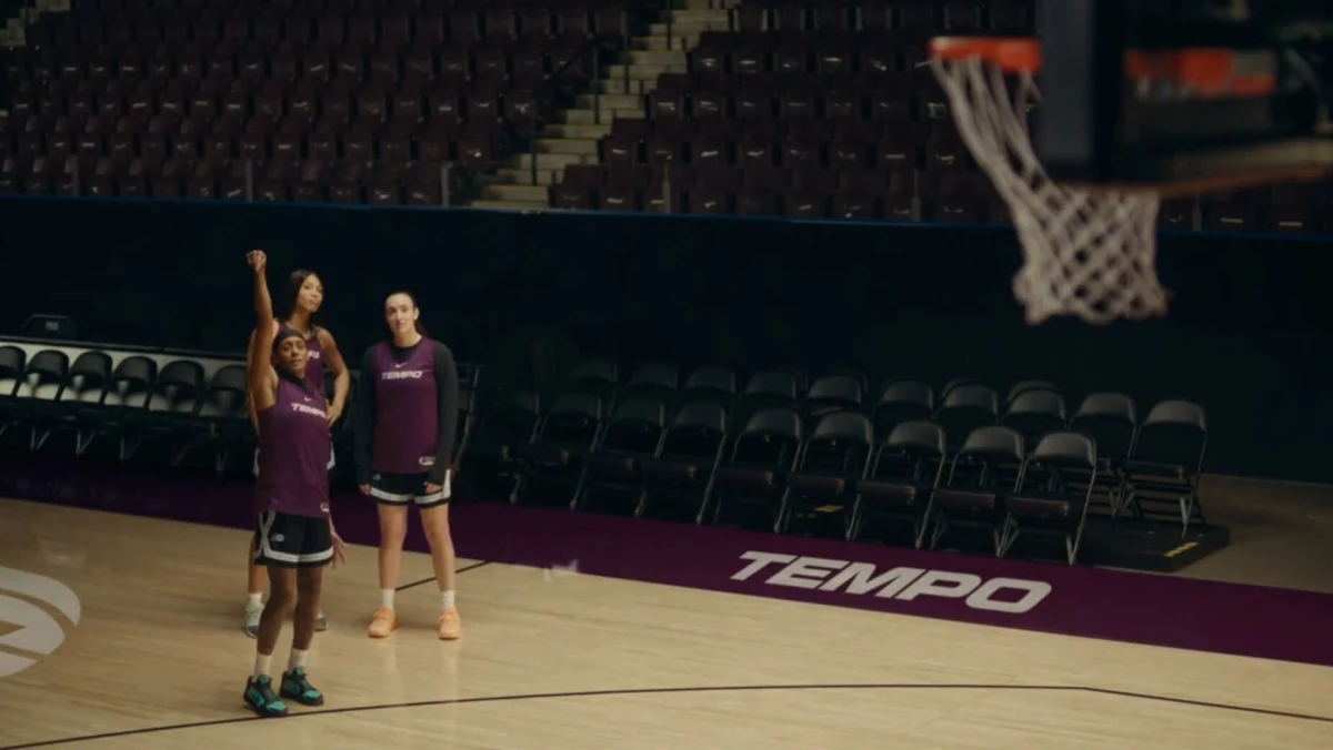 Members of the Toronto Tempo shooting hoops