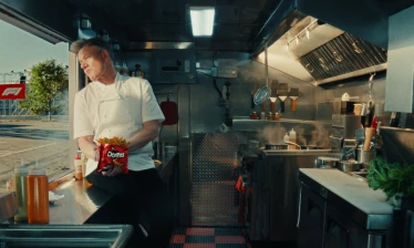 Gordon Ramsay looking outside a food truck