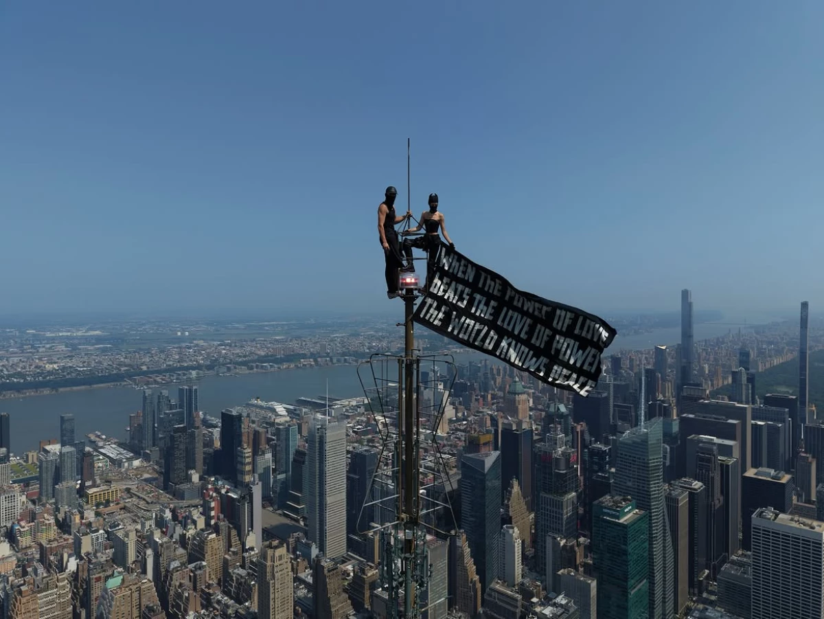 10 Brands Climb Aboard the Empire State Proposal Meme