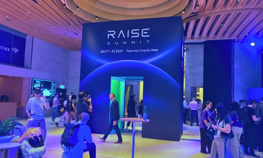 Photo of the arch at Raise Summit Paris 2026.