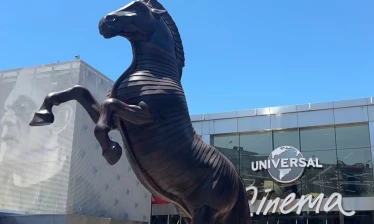The Trojan Horse statue in front of Universal Cinema