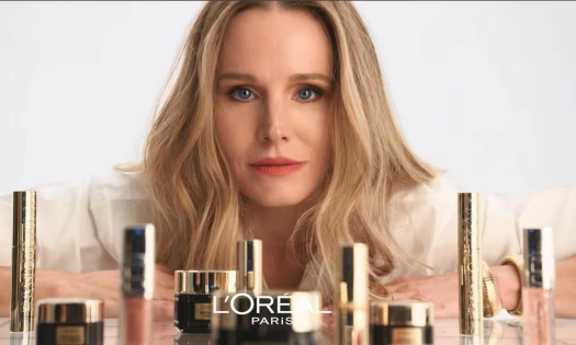 Kristen Bell with an assortment of L'Oréal Paris skin care products.