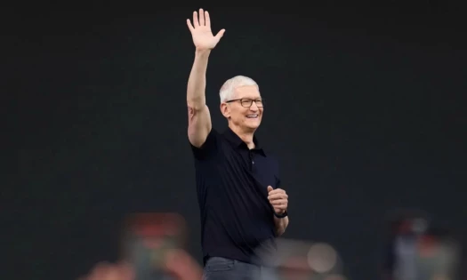 Tim Cook waving to an audience