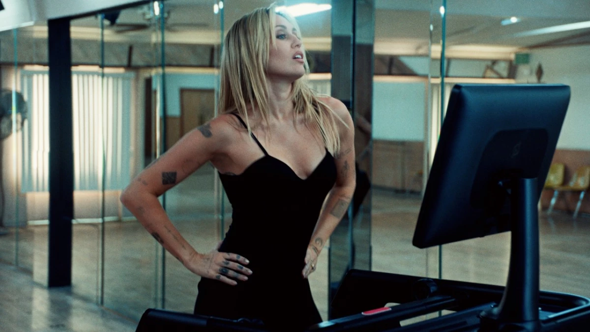 Miley Cyrus on a Peloton treadmill
