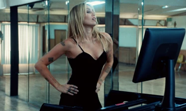 Miley Cyrus on a Peloton treadmill
