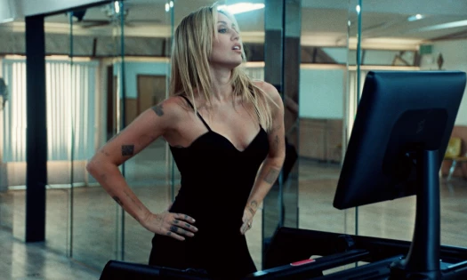 Miley Cyrus on a Peloton treadmill