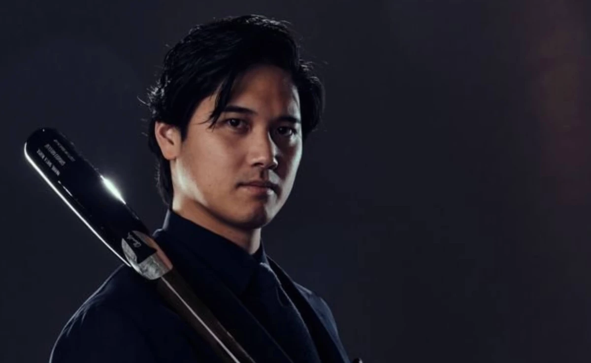 Shohei Ohtani with his new bat line