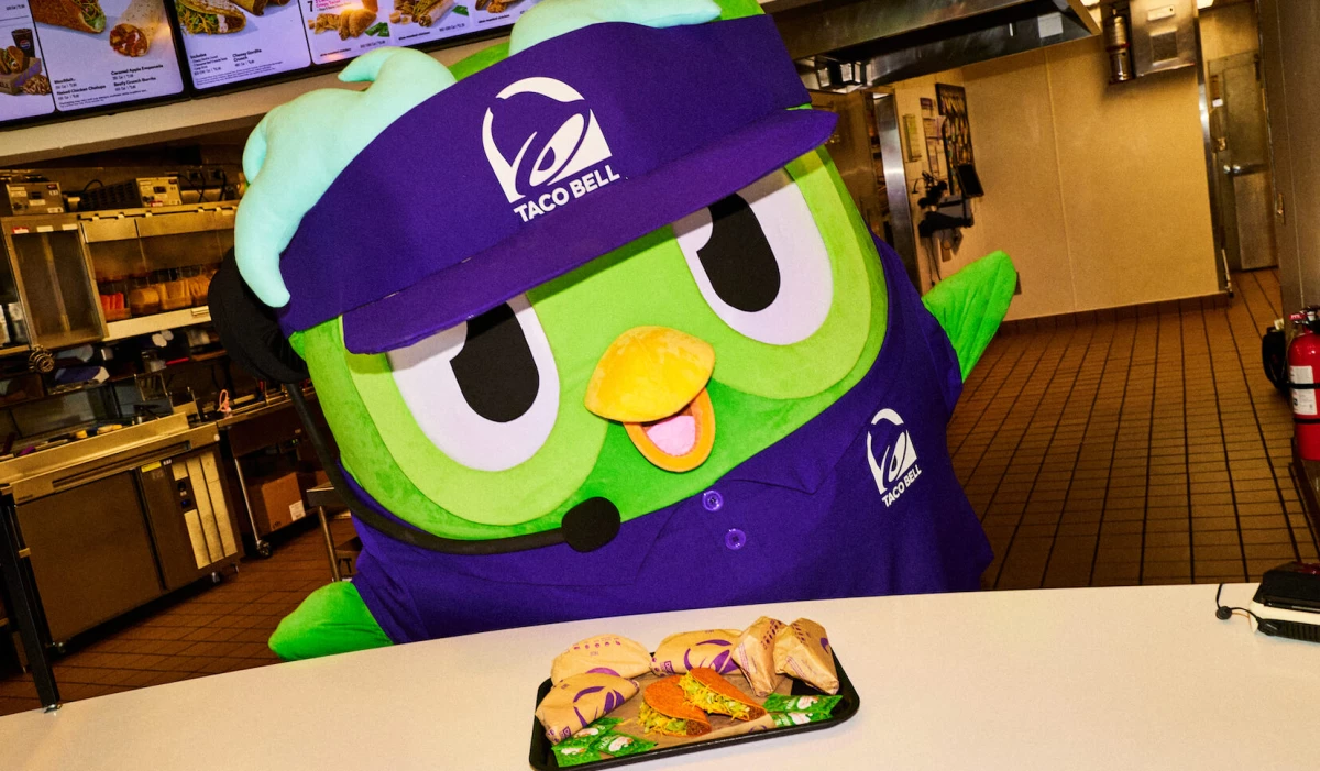 Duolingo's mascot in Taco Bell uniform