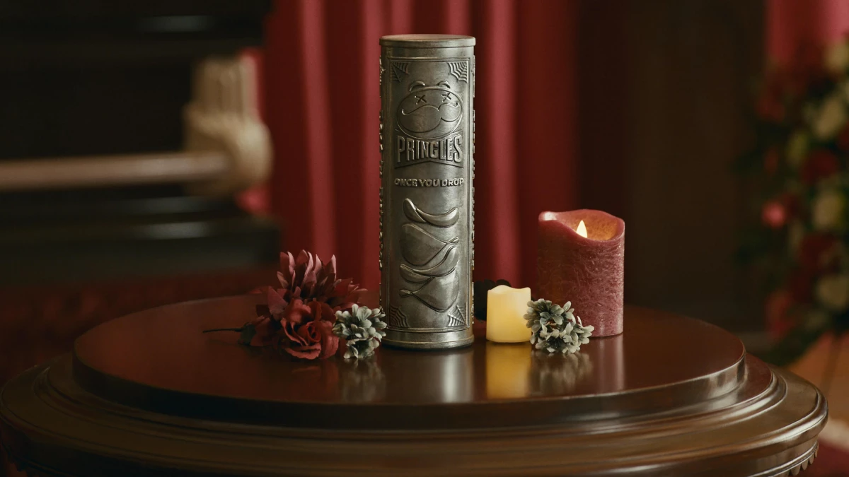 A Pringles can-shaped urn