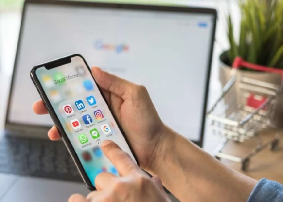 Facebook Ads vs. Google Ads: How To Choose The Right Solution