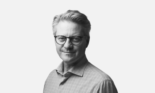 Black and white portrait of Thomas Esmann, Tech CMO of AesirX