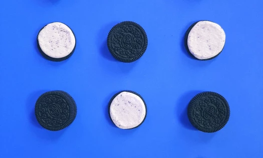 Oreos placed symmetrically on blue background