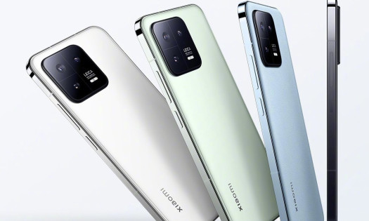 Xiaomi 13 smartphone in four colours