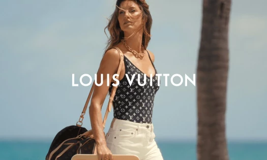 Gisele Bündchen in Louis Vuitton print swimsuit at the beach