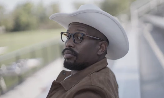 Von Miller x GlassesUSA.com