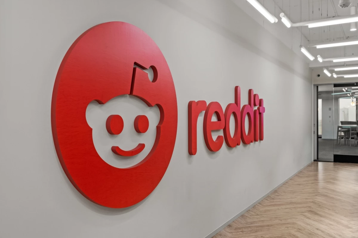 DesignRush Study Reveals Reddit Gets More Popular on Google After IPO