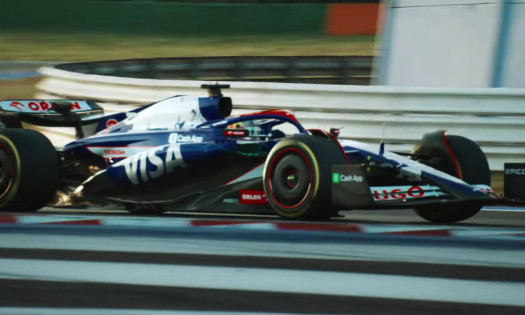 Daniel Ricciardo Races a Visa Car