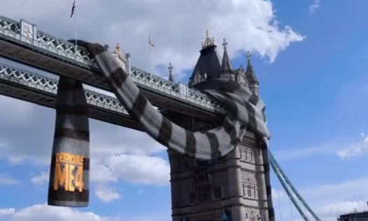 Gru's Scarf In London's Tower Bridge