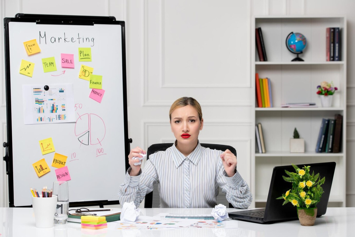 How To Become a Branding Expert in 2025