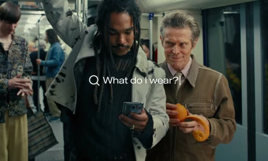 Willem Dafoe in a train