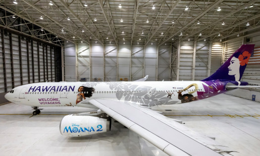 The Hawaiian Airlines plane with 'Moana 2' graphics