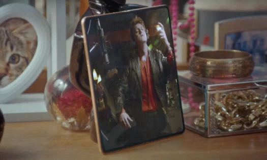 The Honor Magic V3 playing the music video for 'I Just Died in Your Hands Tonight'