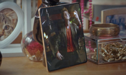 The Honor Magic V3 playing the music video for 'I Just Died in Your Hands Tonight'