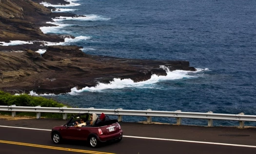 Roadtripping along the coast of Oahu near the Lanai Lookout