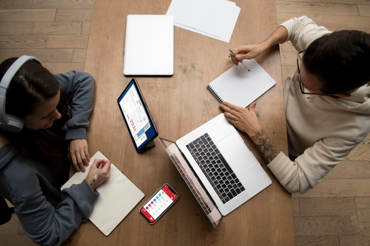 Digital vs. Traditional Marketing: Which Strategy Wins?