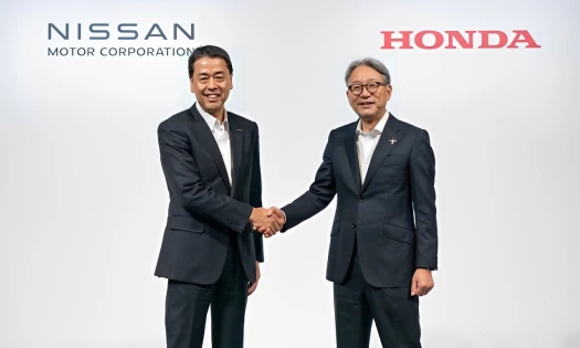 Nissan Director, President, CEO, and Representative Executive Officer Makoto Uchida and Toshihiro Mibe, Honda’s Director and Representative Executive Officer