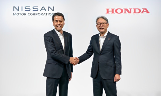 Nissan Director, President, CEO, and Representative Executive Officer Makoto Uchida and Toshihiro Mibe, Honda’s Director and Representative Executive Officer